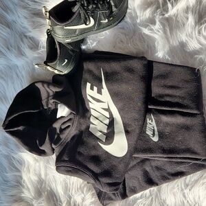 Boys Nike Air Force 1 w/Nike Sweatsuit